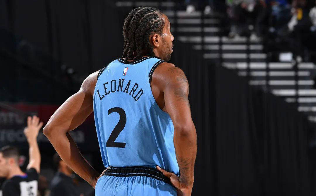 黄蜂力克南韩男篮,伦纳德高光表现 黄蜂力克南韩男篮,伦纳德高光表现