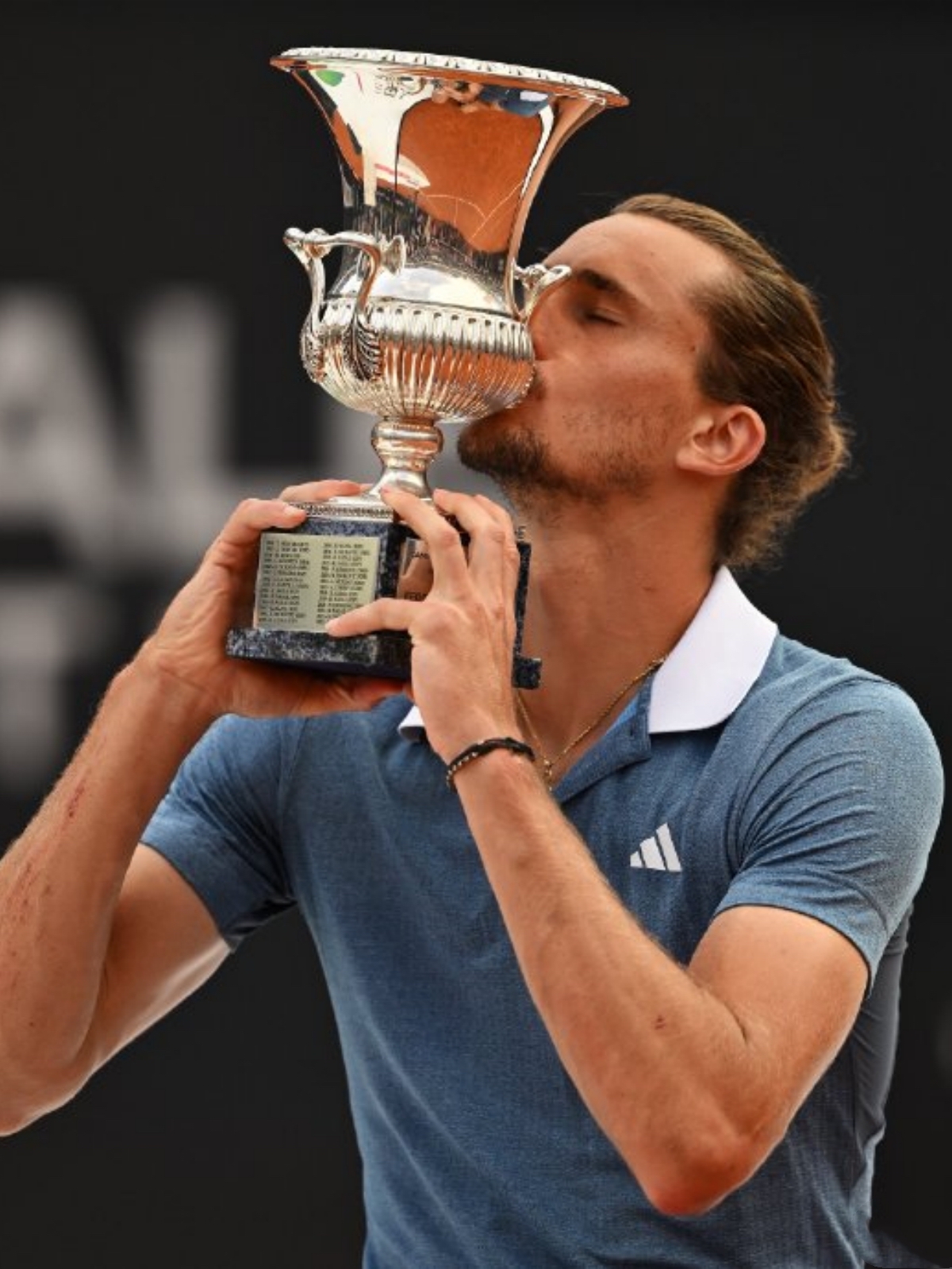 关于德国网球队血洗世界网球队，兹维列夫高光表现的信息