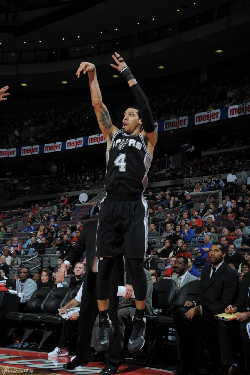 开云体育APP下载-包含猛龙鏖战篮网，丹尼·格林完成帽子戏法的词条